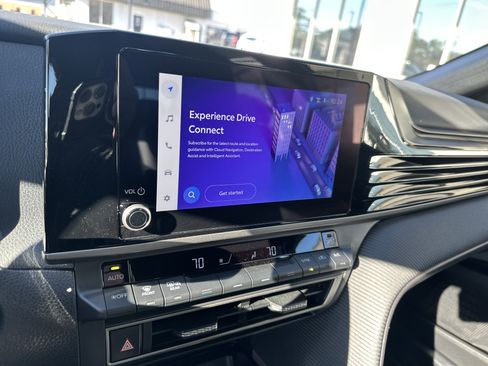 Used 2025 Toyota Camry SE image 17