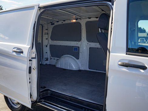 Used 2023 Mercedes-Benz Metris image 9