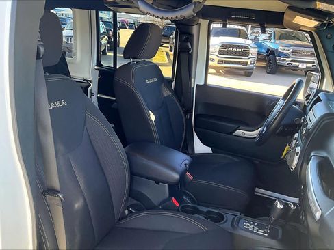 Certified 2018 Jeep Wrangler Unlimited Sahara image 9