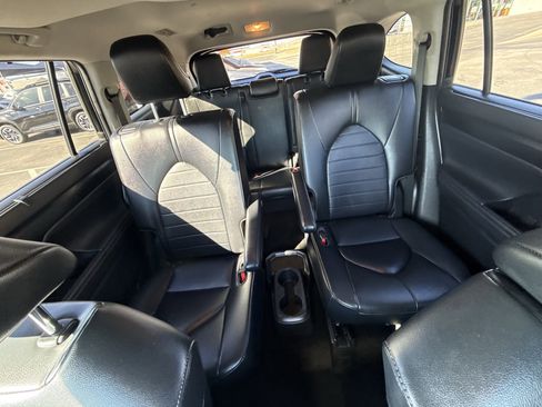 Used 2023 Toyota Highlander XLE image 19