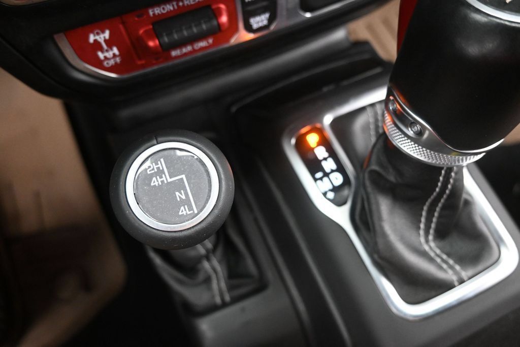 Used 2020 Jeep Gladiator Rubicon AWD/4WD image 32