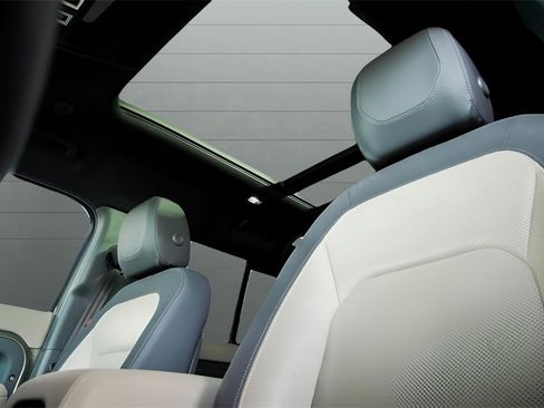 Used 2023 Land Rover Defender 110 X-Dynamic SE image 20