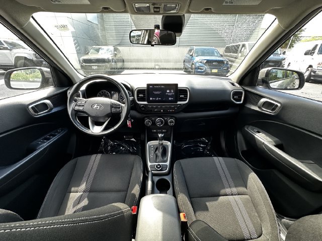 Used 2022 Hyundai Venue SEL FWD image 5