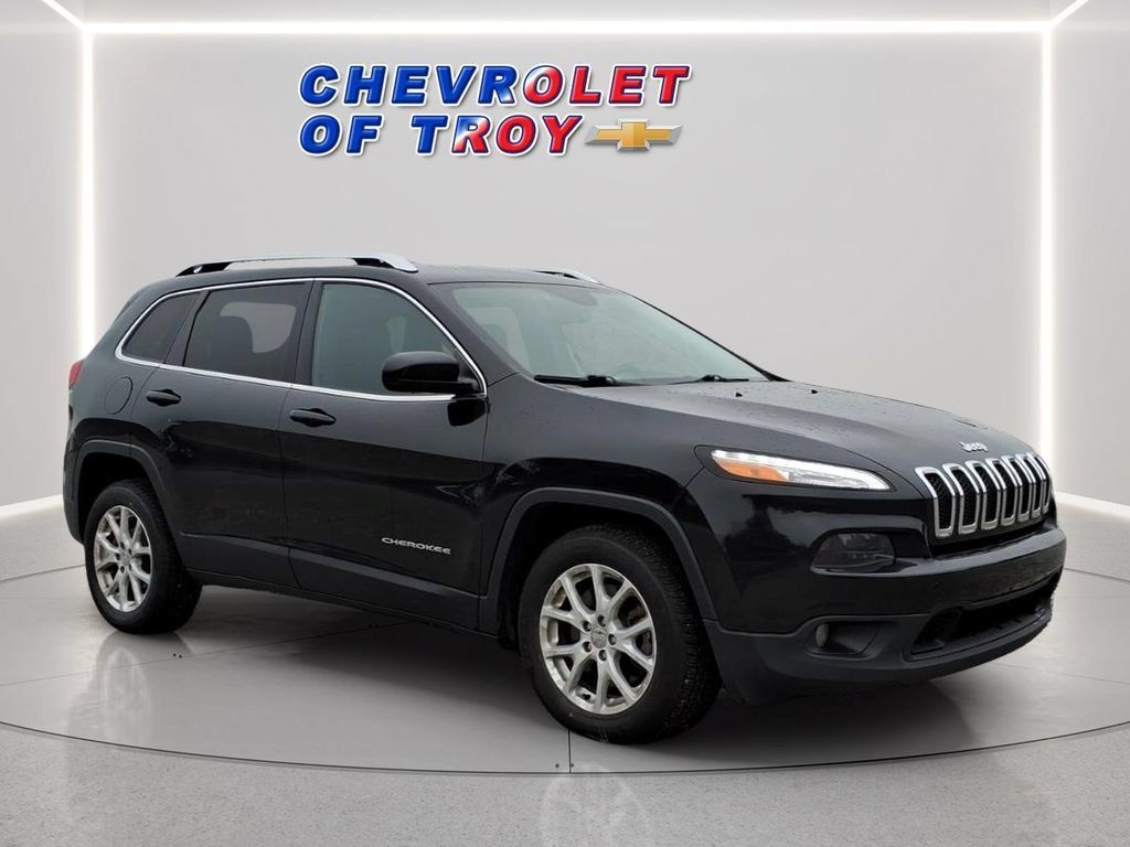 Used 2015 Jeep Cherokee Latitude w/ Cold Weather Group FWD image 1