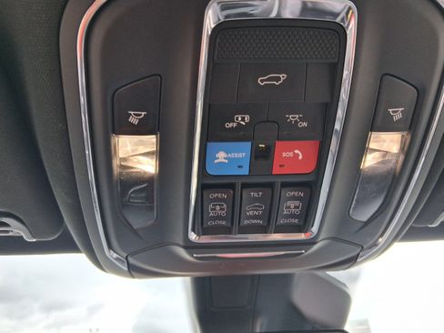 Used 2024 Jeep Wagoneer L Series II w/ Premium Group I AWD/4WD image 13