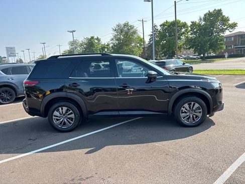 Used 2024 Nissan Pathfinder SV FWD image 29