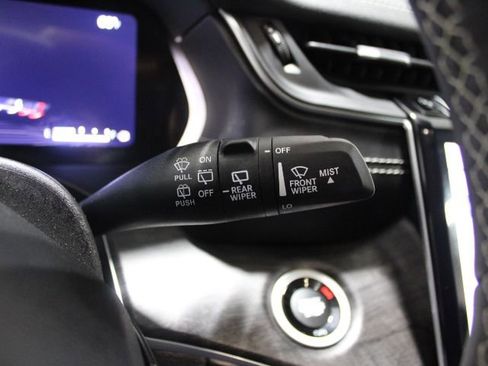 Used 2023 Jeep Grand Cherokee Limited w/ Black Appearance Package image 37