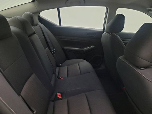 Used 2025 Nissan Altima 2.5 SV FWD image 19