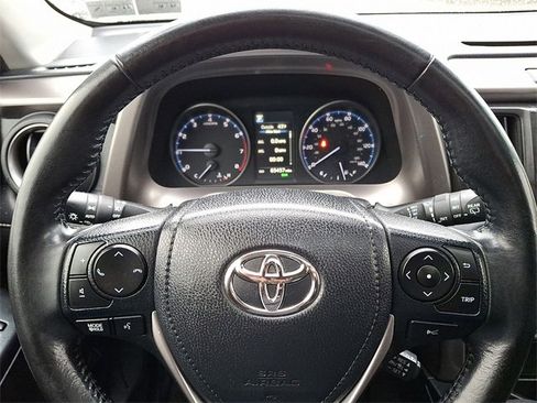 Used 2018 Toyota RAV4 XLE image 19