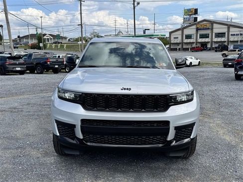 New 2025 Jeep Grand Cherokee L Laredo image 24