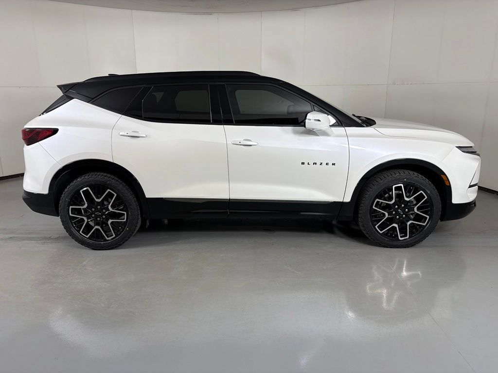 Certified 2023 Chevrolet Blazer RS w/ Driver Confidence II Package FWD image 11
