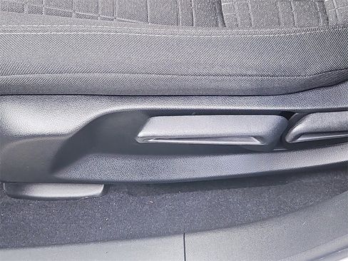 Certified 2024 Honda HR-V LX image 17