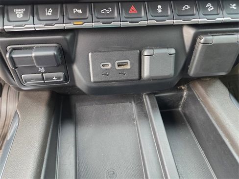 Used 2021 GMC Sierra 3500 Denali w/ Denali Ultimate Package image 19