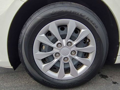 Used 2023 Kia Forte LX image 28