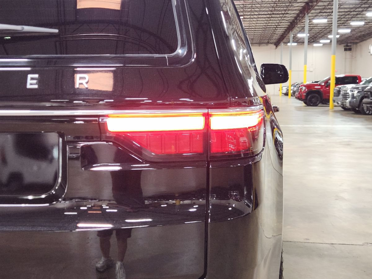 Used 2022 Jeep Wagoneer Series III w/ Flexible Seating Group AWD/4WD image 20