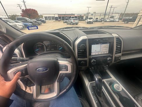 Used 2019 Ford F150 Lariat image 14