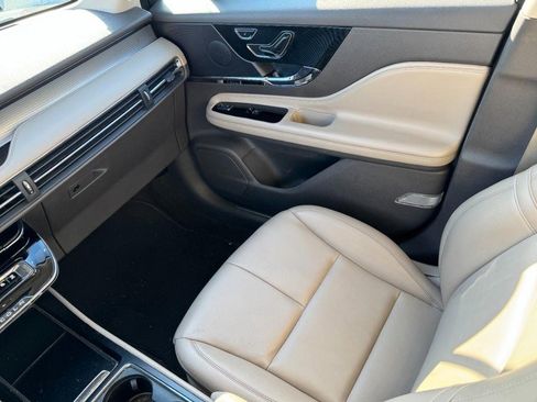 Used 2023 Lincoln Corsair FWD image 11