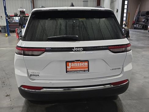 Used 2024 Jeep Grand Cherokee Limited image 5