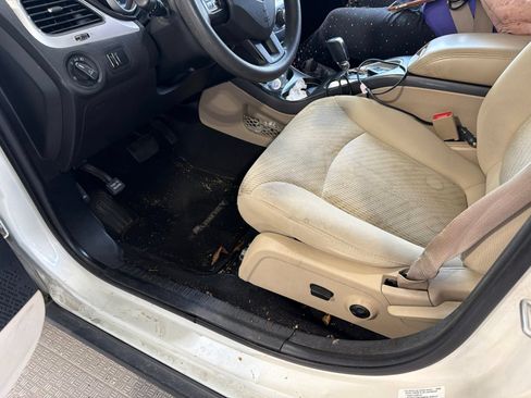 Used 2013 Dodge Journey SXT w/ Flexible Seating Group FWD image 2
