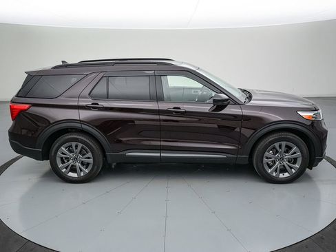 Certified 2022 Ford Explorer XLT w/ Equipment Group 202A AWD/4WD image 4