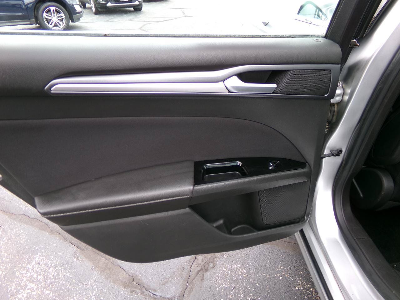 Used 2014 Ford Fusion SE FWD image 27