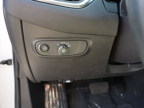 Used 2021 Chevrolet Equinox LS AWD/4WD image 17