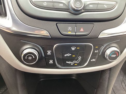 Used 2023 Chevrolet Equinox LS w/ LS Convenience Package AWD/4WD image 31