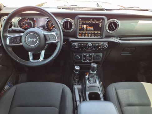 Used 2019 Jeep Wrangler Unlimited Sahara AWD/4WD image 7