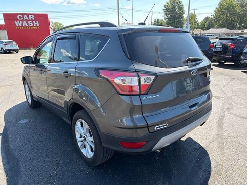 Used 2018 Ford Escape SE FWD image 5