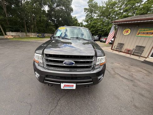 Used 2017 Ford Expedition XLT AWD/4WD image 3