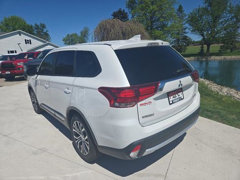 Used 2018 Mitsubishi Outlander ES FWD image 3