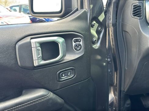 Used 2019 Jeep Wrangler Unlimited Sahara image 14