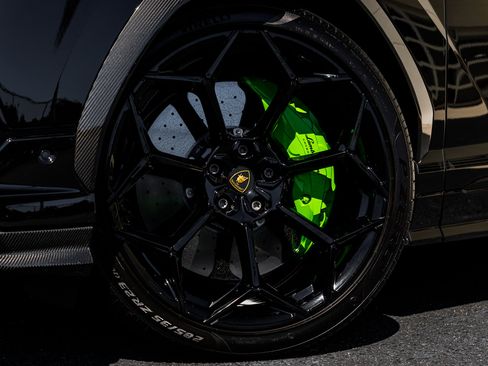 Used 2024 Lamborghini Urus Performante AWD/4WD image 2