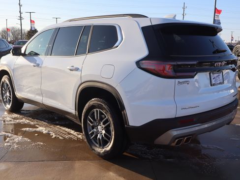 Used 2025 GMC Acadia Elevation image 7