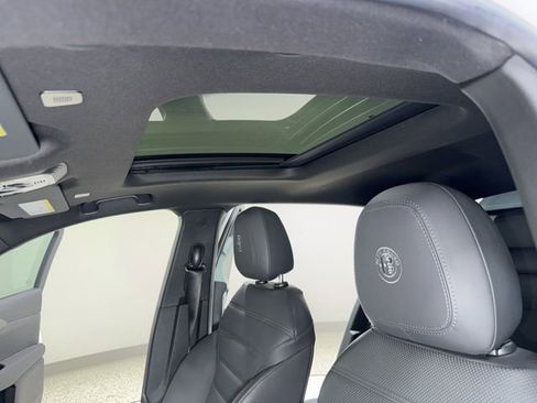 Used 2024 Alfa Romeo Tonale Ti w/ Premium Interior Package AWD/4WD image 2