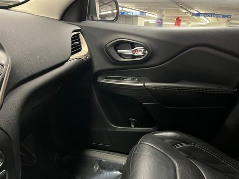 Used 2014 Jeep Cherokee Limited w/ Luxury Group image 29