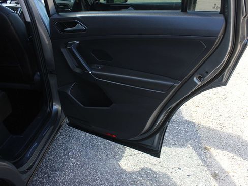 Used 2019 Volkswagen Tiguan S image 34