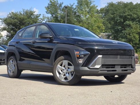 Used 2024 Hyundai Kona SE AWD/4WD image 2