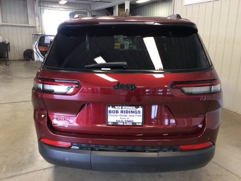 Used 2024 Jeep Grand Cherokee L Laredo image 4