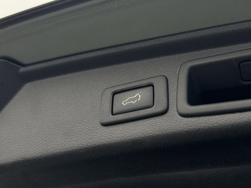 Used 2014 Subaru Forester 2.5i Limited image 14