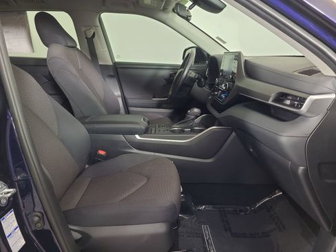 Used 2021 Toyota Highlander LE AWD/4WD image 22