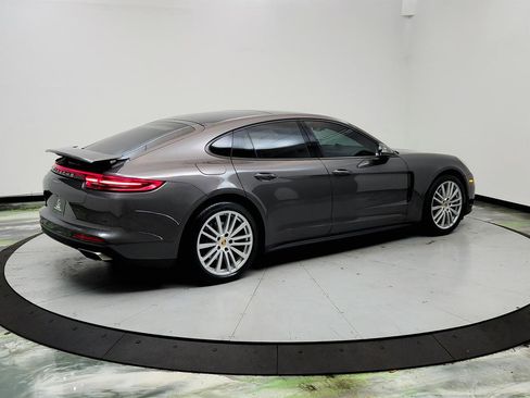 Used 2017 Porsche Panamera 4 image 5