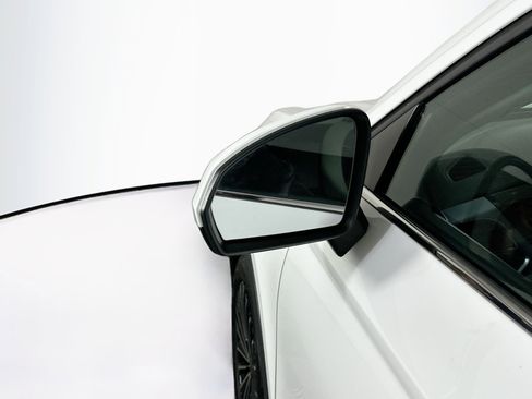 Used 2025 Volkswagen Taos SE image 16