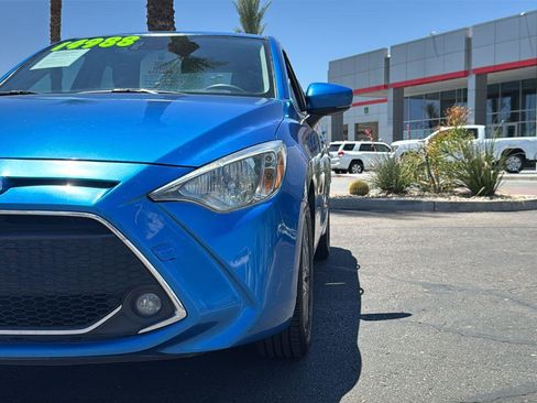 Used 2019 Toyota Yaris LE FWD image 3