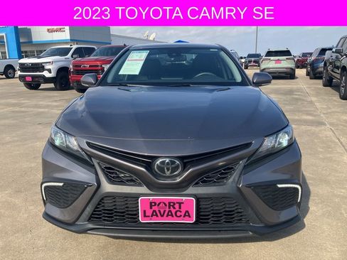Used 2023 Toyota Camry SE image 2