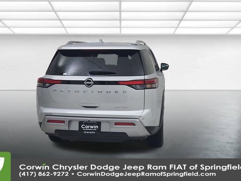 Used 2025 Nissan Pathfinder SL image 13