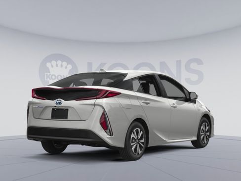 Used 2017 Toyota Prius Prime Premium image 2