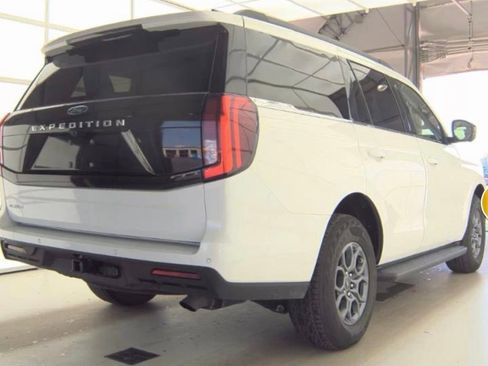 Used 2025 Ford Expedition Active AWD/4WD image 8