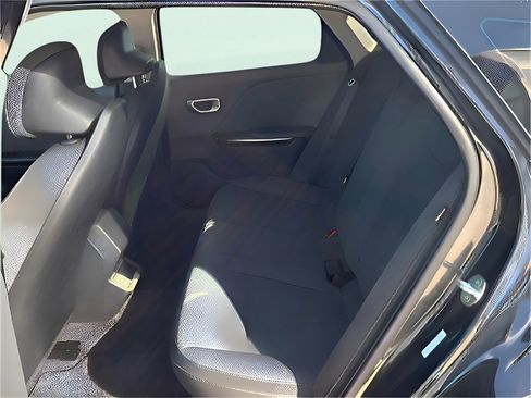 Certified 2025 Kia K4 image 16