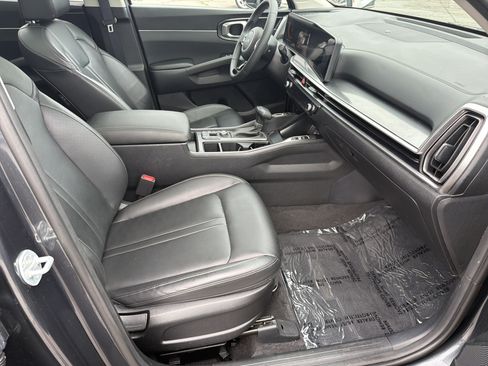Used 2024 Kia Sorento S w/ Panoramic Sunroof Package FWD image 14